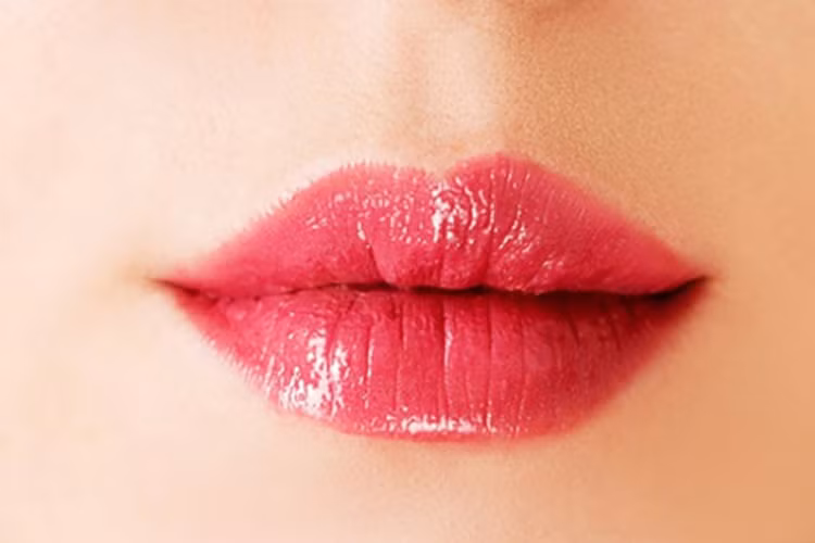 9. Môi nhỏ, căng mọng Họ rất quyến rũ và tinh nghịch. Luôn ưu tiên sự thoải mái cho bản thân lên hàng đầu, họ cho rằng nếu không tự chăm sóc chính mình thì chẳng có ai làm thay cả. Lần đầu tiếp xúc mọi người sẽ cho rằng họ ích kỷ nhưng thực sự họ là những người giàu lòng trắc ẩn, tận tụy và thích giúp đỡ người khác. Lưu ý: Tất cả thông tin chỉ mong tính chất tham khảo