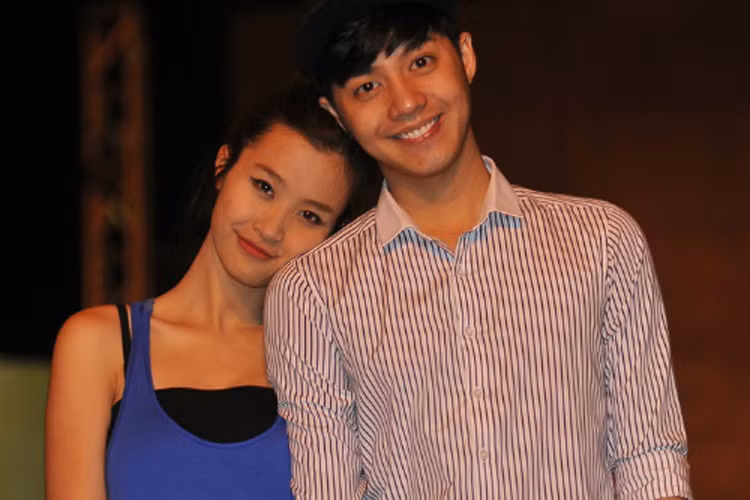 Mới đây, Noo Phước Thịnh dính nghi vấn nói xấu Đông Nhi. Tin đồn khiến nhiều người bất ngờ bởi anh và nữ ca sĩ vốn là đôi bạn thân đã có hơn 7 năm chơi chung. Cả hai cùng sinh năm 1988 và gặp nhau từ thuở mới vào nghề. Ảnh: Infonet