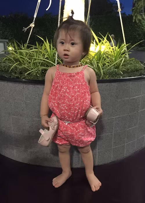 Trang Trần thường xuyên ghi lại những khoảnh khắc đáng yêu của bé Kiến Lửa và chia sẻ trên trang cá nhân. Ảnh: FBNV
