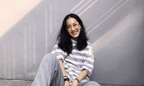 Tóc rẽ ngôi giữa cũng rất được lòng các idol châu Á vì nó phù hợp với nhiều kiểu trang điểm khác nhau.