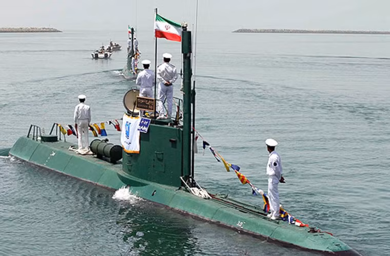 Tàu ngầm lớp Ghadir có lượng giãn nước khoảng 120 tấn, dài 29m, rộng 3m, mớn nước 2,5m, thủy thủ đoàn 18 người.