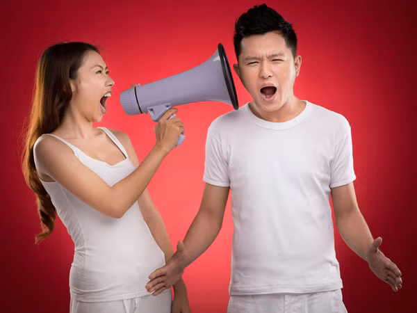 Ngoài ra, họ còn không muốn về nhà vì sợ những cuộc tranh luận, những cơn tức giận từ vợ mình.