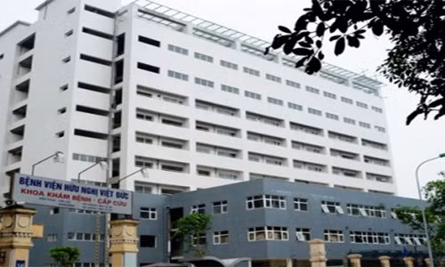Benh nhan tu vong sau phau thuat u ruot tai Viet Duc