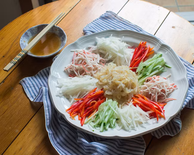Ngoài ra, rau lạnh, cá chiên cũng là những món được hoàng gia Hàn Quốc rất yêu thích. 