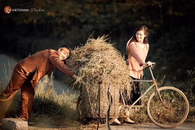 Khoảnh khắc vui tươi, nhí nhảnh của cặp đôi chụp ảnh Chí Phèo - Thị Nở. 