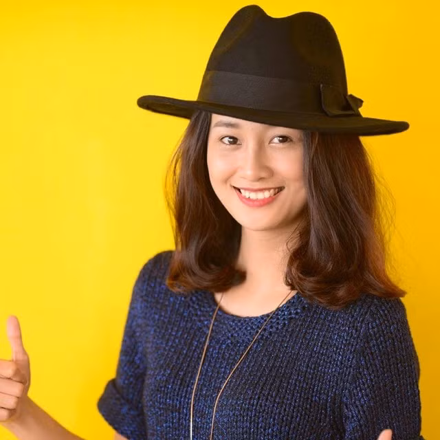  Coi công việc cũng là tình yêu, nữ MC thể thao VTV xinh như hot girl từng cho biết, mặc dù chưa biết trước tương lai sẽ có gì nhưng cô chắc chắn luôn hết mình trong tình yêu. 
