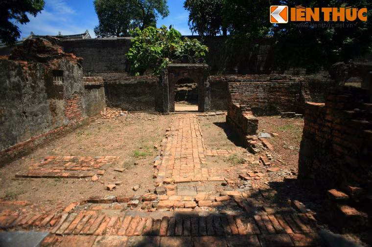 Các công trình này ngày nay chỉ còn là phế tích.