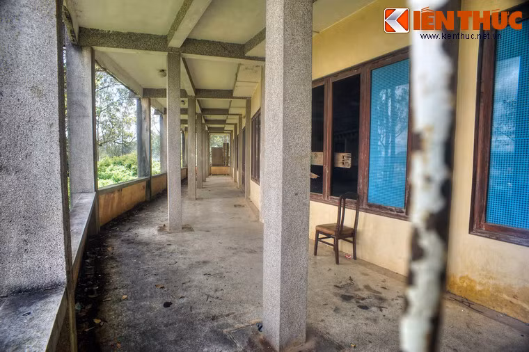 Năm 1979, ngôi trường này đóng cửa do các nữ tu ngoại quốc về nước, những nữ tu người Việt chuyển đến các cộng đoàn khác. Toàn bộ diện tích 7ha của tập viện cũ được bàn giao cho nhà nước.