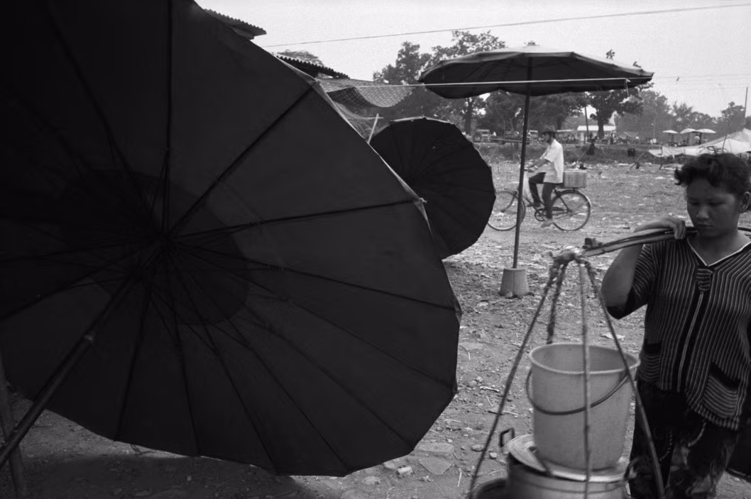 Sáng sớm ở một khu chợ, 8/4/1991. Ảnh: John Vink / Magnum Photos.