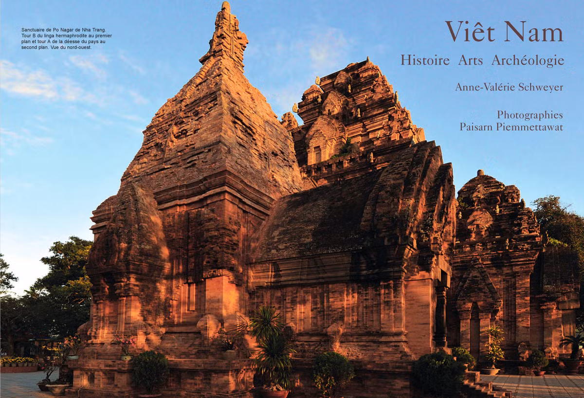 Nét cổ kính của tháp Po Nagar ở Nha Trang. Ảnh: Books.google.com.vn.