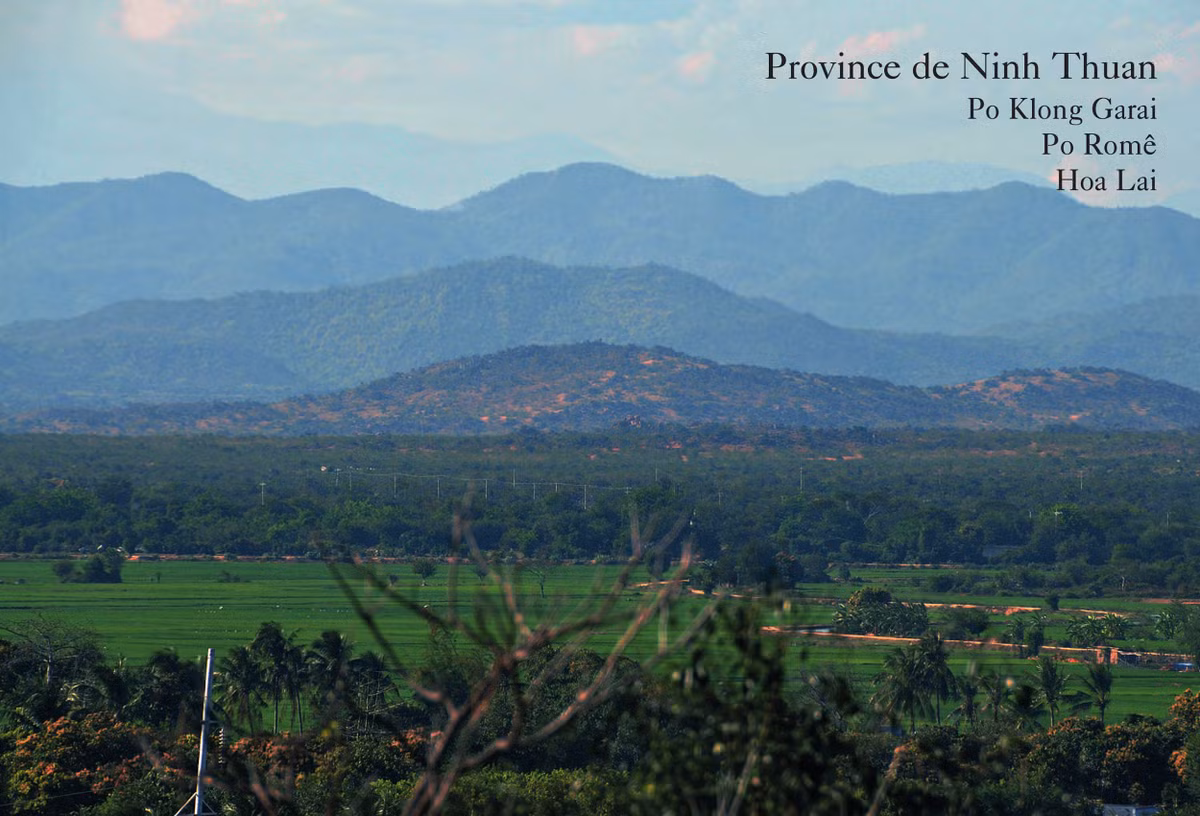 Khung cảnh nhìn từ tháp Chăm Po Rome ở huyện Ninh Phước, Ninh Thuận. Ảnh: Books.google.com.vn.