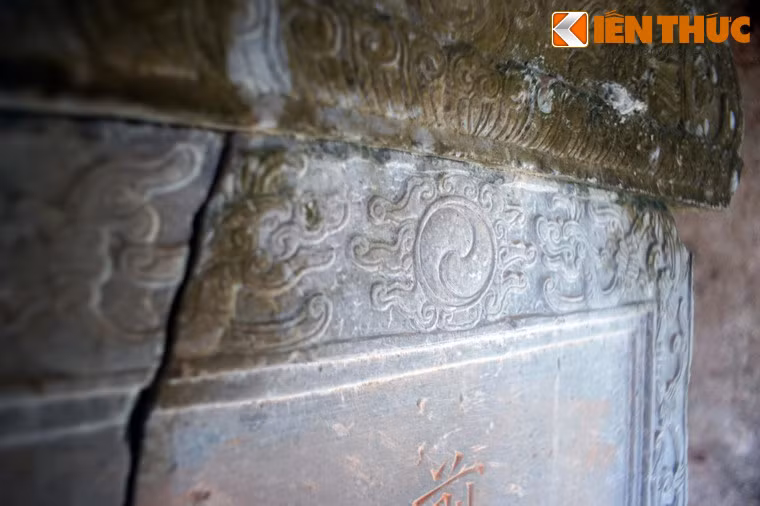 Ngay khi vua Đồng Khánh lên ngôi, triều đình lấy lý do rằng hiệu Hoàng thái phi của bà Nguyễn Văn Thị Hương là do quyền thần tự tấn tôn chứ không phải là di mệnh của tiên triều nên cho đình lại, giáng về vị thứ Học phi như cũ. Từ đó về sau, sử sách không còn nhắc đến bà nữa.