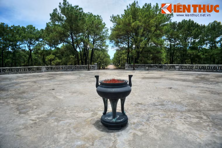 Viên Đàn là nơi hợp tế Ngọc Hoàng Thượng đế (Trời) và Hoàng Địa Kỳ (Đất) cùng chúa Nguyễn Hoàng và các vị vua nhà Nguyễn.