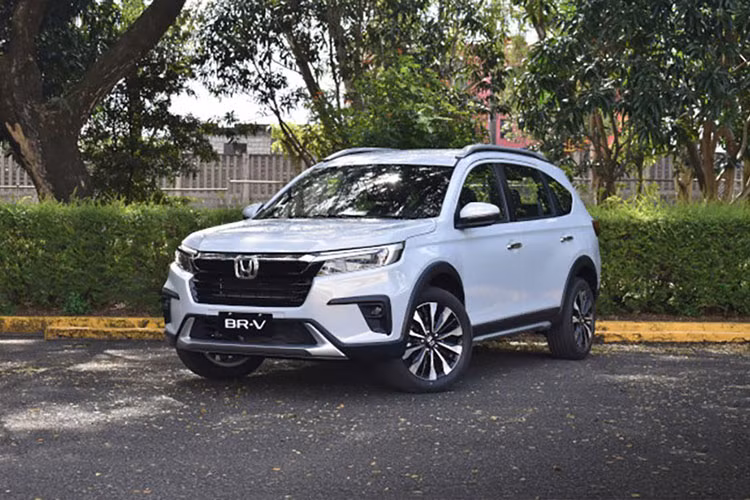 Hình ảnh của chiếc xe MPV Honda BR-V 2023 này được chụp tại khu vực miền Nam. Qua đó, có thể thấy xe sở hữu ngoại hình không khác gì Honda BR-V hiện đang bán tại những thị trường Đông Nam Á khác như Indonesia, Thái Lan và Philippines.