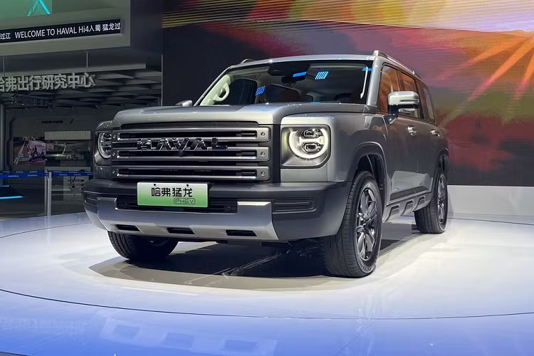 Trong triển lãm Ô tô Thành Đô 2023 hiện đang diễn ra tại Trung Quốc, thương hiệu Haval của hãng xe Great Wall Motor đã ra mắt mẫu SUV mới mang tên Raptor. Cái tên Haval Raptor 2024 mới này có lẽ sẽ khiến nhiều người liên tưởng đến phiên bản hiệu suất cao của các mẫu xe bán tải Ford như Ranger Raptor và F-150 Raptor.