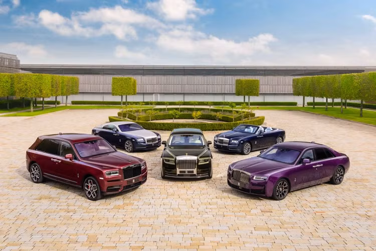Rolls-Royce Motor Cars ket thuc nam 2022 voi doanh so ky luc-Hinh-2