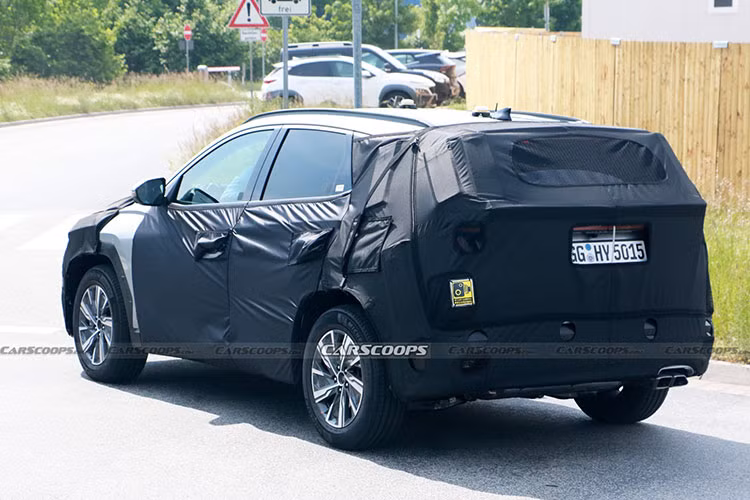Ngoài ra, chiếc SUV của thương hiệu Hàn Quốc này cũng sẽ có phần mềm hệ thống thông tin giải trí hiện đại hơn. Màn HUD trước mặt người lái cũng được thay mới.