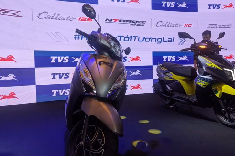 Trong khi đó, mẫu xe tay ga Ntorq lại sở hữu nhiều công nghệ hiện đại, đáng mong chờ nhất. Xe sở hữu kích thước tương đương với Honda Air Balde (42,8-57,9 triệu đồng) nhưng giá lại rẻ hơn khá nhiều.