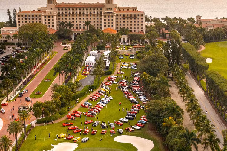 Do đó, Cavallino Classic Concorso d'Eleganza năm nay tại khách sạn The Breakers là một cơ hội hiếm có để những người mê xe có thể chiêm ngưỡng những chiếc xe đua đặc biệt này cùng nhau ở một địa điểm, từ đây phô diễn vẻ đẹp trước ban giám khảo cũng như khán giả trong hạng mục Le Mans dành riêng.
