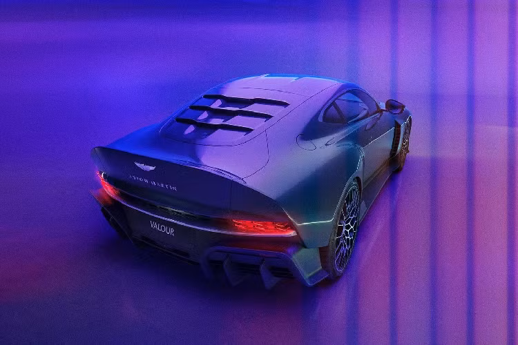 Valour được ra đời để trở thành “một trong những chiếc Aston Martin đáng sưu tập nhất”, nên hãng xe Anh Quốc sẽ chỉ sản xuất đúng 110 chiếc dành cho toàn thế giới. Hiện giá xe Aston Martin Valour chưa được tiết lộ, chỉ biết rằng đợt giao hàng đầu tiên dự kiến sẽ bắt đầu vào quý IV năm nay.
