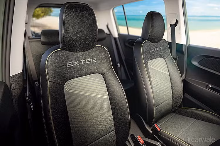 Hyundai xác nhận Exter sẽ được trang bị công nghệ kết nối cao cấp như điều khiển bằng khẩu lệnh hỗ trợ nhiều ngôn ngữ hay khả năng cập nhật phần mềm (cả hệ thống giải trí lẫn bản đồ định vị) qua kết nối Internet.