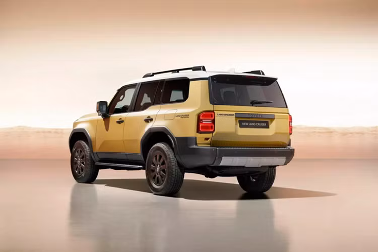 Không chỉ ở Đức, tại “quê nhà” Nhật Bản, Toyota cũng đang phải tạm dừng nhận cọc đối với mẫu Land Cruiser để giải quyết lượng đơn đặt hàng lên tới hơn 1 triệu xe.