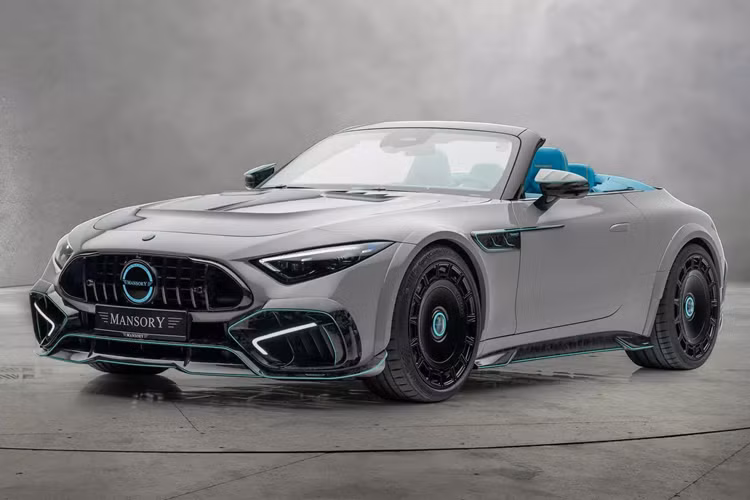 Trong ngành độ xe, Mansory luôn là cái tên gây ra nhiều ý kiến trái chiều bởi phong cách táo bạo và những tác phẩm có thể gây ấn tượng mạnh theo cả 2 hướng tích cực lẫn tiêu cực. Dự án mới nhất của Mansory cũng không phải ngoại lệ, khi chiếc Mercedes-AMG SL 63 mui trần này sau khi được công bố đã ngay lập tức thu hút sự chú ý của giới mê xe trên khắp thế giới.
