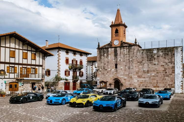 Dan sieu xe Bugatti trieu do cua gioi sieu giau ngao du chau Au