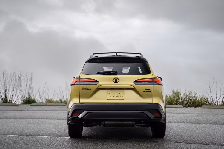 Được định vị thấp hơn đàn anh RAV4, Toyota Corolla Cross tại thị trường Mỹ là đối thủ của Nissan Kicks và Honda HR-V. Xe sẽ chính thức được giao cho khách hàng Mỹ vào tháng 6 năm nay.