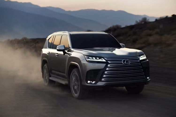Việc Lexus đăng ký nhãn hiệu cho cái tên LX 700h có thể thấy rằng xe sẽ sớm được trình làng trong thời gian tới. Khi đó, Lexus LX và Toyota Land Cruiser hybrid cũng có thể sẽ xuất hiện đồng thời với phiên bản facelift hoặc chỉ giới thiệu một vài nâng cấp “nhẹ”.