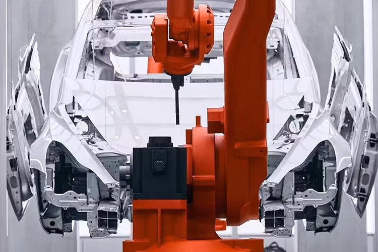 Khi tham quan Giga Lab Tesla tại Thành Đô, khách hàng sẽ được chứng kiến cách các máy móc phối hợp với nhau để lắp ráp hoàn chỉnh một phương tiện chỉ trong vòng 45 giây.