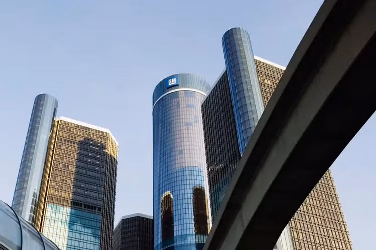 Vào năm 2021, Microsoft hợp tác với General Motors để cải thiện công nghệ tự lái. Giờ đây, General Motors hy vọng mối quan hệ hợp tác đó có thể giúp ChatGPT trở thành trợ lý trên ôtô.