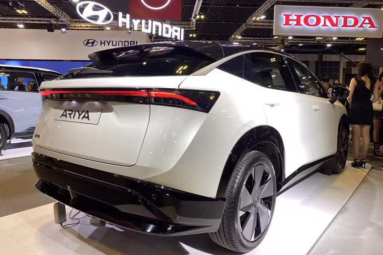  Tin đồn này xuất phát từ việc Nissan Ariya được đăng ký bảo hộ kiểu dáng công nghiệp tại Việt Nam. Tuy nhiên, chẳng bao lâu sau đó, Nissan Việt Nam đã khẳng định chưa có kế hoạch phân phối mẫu xe điện này.