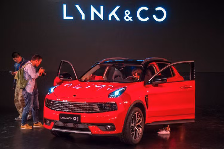 Trong đó, Lynk &amp; Co 01 sẽ là một cái tên khiến nhiều đối thủ trong phân khúc SUV/CUV hạng C phải dè chừng. Bởi, mẫu SUV này từng lập kỷ lục doanh số với hơn 6.000 chiếc bán ra chỉ trong vòng 2 phút 17 giây và trở thành mẫu xe Trung Quốc bán nhanh nhất thế giới.