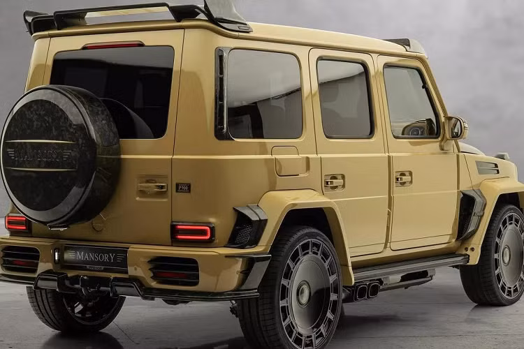 Khả năng tăng tốc chiếc SUV hàng khủng Mansory P900 G63 từ 0-100 km/h trong 3,3 giây, tốc độ tối đa 250km/h.
