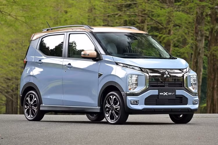 Hiện chưa rõ hãng Mitsubishi có kế hoạch bán eK Cross EV phiên bản độ ra thị trường hay không. Tại thị trường Nhật Bản, mẫu ôtô điện Mitsubishi eK Cross EV hiện có giá khởi điểm từ 1,848 triệu Yên (khoảng 327 triệu đồng).