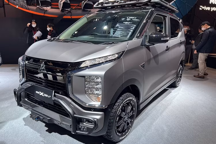 Tại triển lãm Tokyo Tuning Show 2023 hiện đang diễn ra tại Nhật Bản, hãng Mitsubishi đã mang một chiếc xe điện độ đến trưng bày. Chiếc xe độ này được phát triển dựa trên ôtô điện cỡ nhỏ Mitsubishi eK Cross EV hoàn toàn mới.