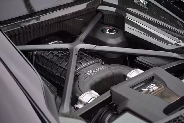 Tất cả các xe Audi R8 động cơ V10 dung tích 5.2L, sản xuất từ 2016 đến 2023, đều tương thích với bộ siêu nạp này. Ở trạng thái tiêu chuẩn, động cơ V10 dung tích 5.2L của Audi R8 có khả năng sản sinh lượng công suất từ 560 mã lực đến 602 mã lực và đạt mô-men xoắn từ 539 Nm đến 559 Nm, tùy theo đời xe. Sau khi lắp đặt bộ siêu nạp TVS2300, sức mạnh của xe sẽ tăng lên đến ngưỡng 805 mã lực và mô-men xoắn cực đại 827 Nm.