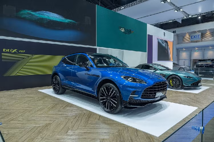 Tại triển lãm Bangkok International Motor Show 2023, Aston Martin đã mang đến dàn xe rất chất lượng với 2 con át chủ bài chính là DBX 707, 1 trong 2 xe SUV nhanh nhất thế giới và xe còn lại là Aston Martin Vantage F1 Edition Roadster mui trần, phiên bản Aston Martin Vantage F1 Edition đang có mặt trong garage của ông Đặng Lê Nguyên Vũ.