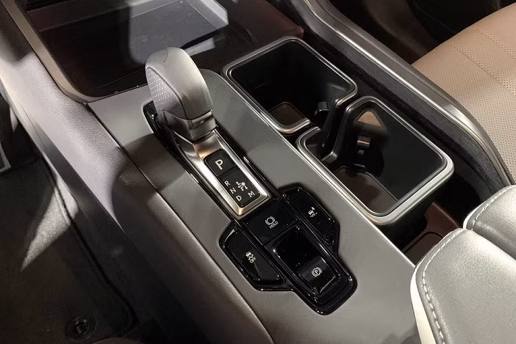 Theo ước tính của Lexus, TX 350 sẽ tiêu thụ lượng xăng trung bình 11,2 lít/100 km. Con số tương ứng của Lexus TX 500h và TX 550h+ lần lượt là 9,8 lít/100 km và 7,84 lít/100 km. Phiên bản TX 550h+ còn có thể chạy 53 km mà không cần dùng xăng.