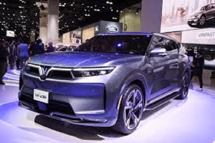 Trong tương lai, nếu những chiếc xe điện bị hỏng pin càng nhiều thì việc xử lý pin lại càng cấp bách và quan trọng. Xe điện được ra đời nhằm hạn chế phát thải khí CO2 ra môi trường. Theo nghiên cứu, xe điện phải chạy hàng nghìn dặm mới có thể bù đắp được lượng khí carbon thải ra trong quá trình sản xuất.