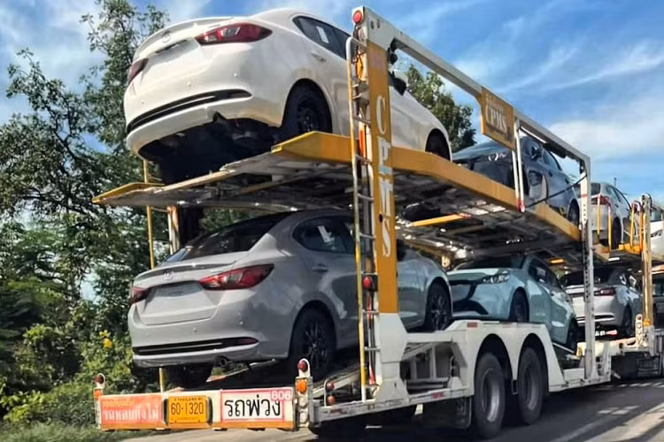 Vào hồi tháng 1 đầu năm nay, hãng Mazda đã giới thiệu phiên bản nâng cấp giữa vòng đời của dòng xe Mazda2 ở thị trường Nhật Bản. Sau gần nửa năm, mẫu xe cỡ B này chuẩn bị ra mắt thị trường Thái Lan. Theo thông tin do hãng công bố, Mazda2 2023 mới sẽ chính thức được giới thiệu tại Thái Lan vào ngày 21/6 tới đây.