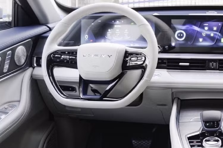 Mở cửa bước vào bên trong khoang lái, chiếc xe Chery Tiggo 8 Pro 2023 áp dụng phong cách thiết kế hai màu xanh gạo rất đơn giản, thiết kế màn hình kép cùng kích thước 12,3 inch đang được ưa chuộng hiện nay mang đến hiệu ứng hình ảnh xuất sắc, vô lăng và bảng điều khiển trung tâm tích hợp nhiều chi tiết thiết kế màu đen sáng.