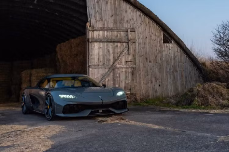 Siêu xe Koenigsegg Gemera được giới thiệu tới công chúng lần đầu tiên tại triển lãm Geneva 2020. Xe dự kiến sẽ chính thức được bàn giao cho khách hàng vào năm 2025.