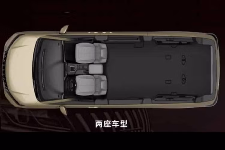 Ngoài các bộ áo 1 màu, khách hàng có quyền lựa chọn màu sơn ở ngoại thất xe BAW Ace M7 như các xe siêu sang Mercedes-Maybach- S-Class 2 màu với 2/3 thân xe được sơn màu tím và 1/3 sơn màu vàng, đi cùng bộ la-zăng đa chấu rất sang trọng, đẳng cấp.