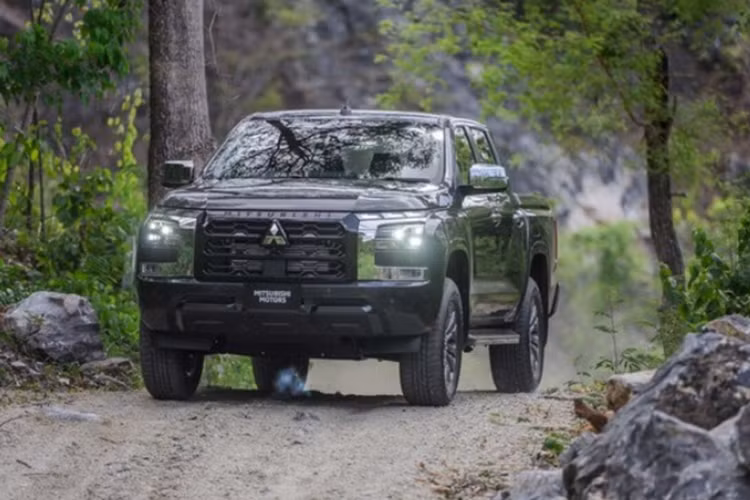 Mitsubishi Triton 2024 tu 490 trieu dong tai Philippines, sap ve Viet Nam