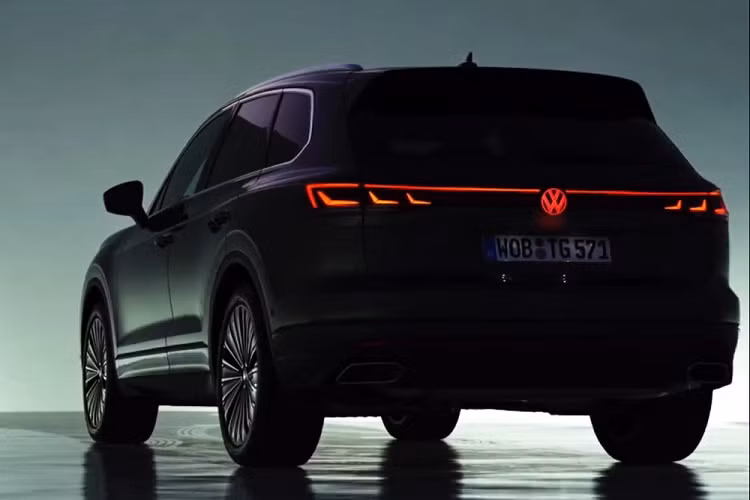 Đáng tiếc là hãng Volkswagen chưa hé lộ thông tin về động cơ của mẫu xe này. Tuy nhiên, hãng Volkswagen từng khẳng định Touareg R eHybrid sẽ tiếp tục được bán trên thị trường.