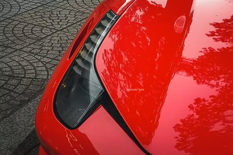 Sau khi thay đổi màu sơn mới, chiếc Ferrari 458 Italia này được đồn đoán là đã được tập đoàn Novaland mua lại. Còn thời điểm hiện tại, chưa rõ chủ nhân của siêu phẩm nước Ý là vị đại gia nào.
