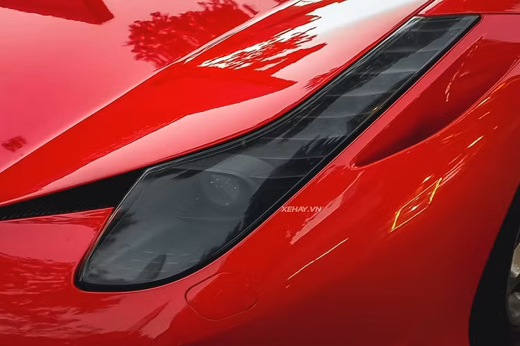 Là một siêu xe thể thao đường phố, mẫu xe đàn anh của chiếc 488 được trang bị động cơ V8 hút khí tự nhiên 4.5L truyền thống, sản sinh công suất tối đa 570 mã lực và 540 Nm mô-men xoắn cực đại.