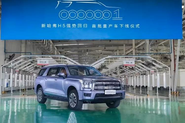 Theo kế hoạch, vào quý IV năm nay, thương hiệu Haval của hãng xe Trung Quốc Great Wall Motor (GWM) sẽ chính thức tung mẫu SUV cỡ lớn H5 ra thị trường nội địa. Vào hôm 13/7/2023 vừa qua, Haval H5 2024 mới cũng đã xuất xưởng tại nhà máy ở thành phố Kinh Môn, tỉnh Hồ Bắc, Trung Quốc.